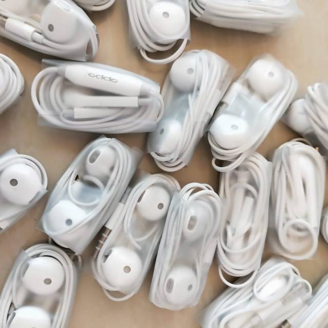 China Model h/f Oppo  Earphone Best Sound Type with Mic (Pouch Packing)