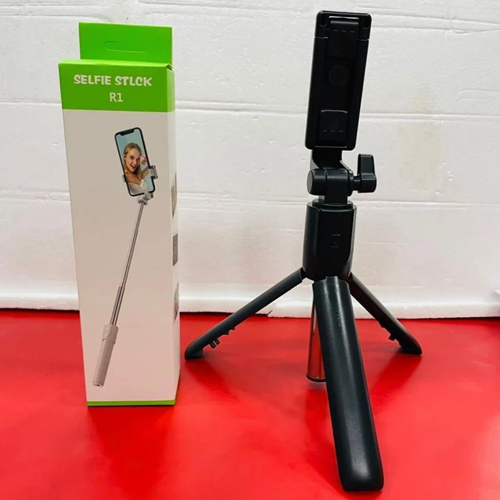 ? Selfie Stick with Bluetooth & Without Light